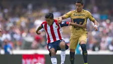 Sánchez y Barrera en la disputa por el esférico