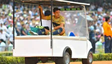 Pablo Barrera abandonó el partido vs Chivas en el carro médico