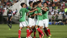 Jugadores del Tri festejan gol contra el Zacatepec