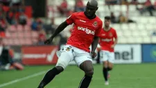 Achille Emaná durante un partido con el Nàstic