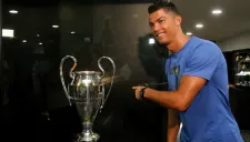 Cristiano Ronaldo posa junto a la Undécima del Real Madrid