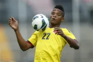 Rentería controla el balón en un partido de Colombia