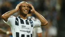 Carlos Sánchez se lamenta tras una falla