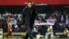 Edgardo Bauza en un partido en el Nemesio Díez