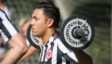 Marco Fabián durante un entrenamiento de pretemporada con Eintracht Frankfurt