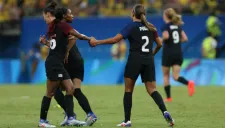 Seleccionadas de Estados Unidos festejan anotación contra Colombia