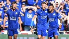 Jamie Vardy festeja con compañeros un gol