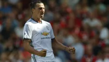 Ibrahimovic festeja su tanto con Man Utd en Premier