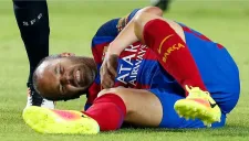 Andrés Iniesta en lamento después de lesionarse en el partido de la Supercopa de España