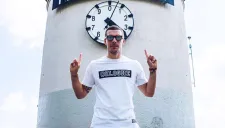 Podolski sonríe en Colonia, Alemani, donde creció