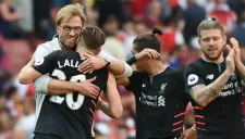 Klopp festeja con sus jugadores el triunfo