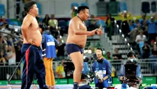 Entrenadores de Mongolia se desvisten durante un combate en Río 2016