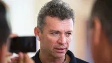 José Luis Higuera habla con los medios de comunicación