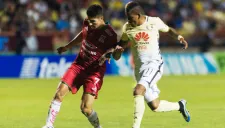 Arroyo ayuda a sus compañeros a marcar