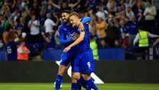 Vardy y Mahrez celebran gol contra el Swansea City