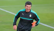 El Chepo de la Torre durante un entrenamiento con Santos