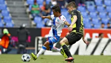 Christian Bermúdez prepara disparo en juego contra Veracruz