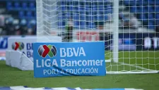 Logo de la Liga MX en el Estadio Azul