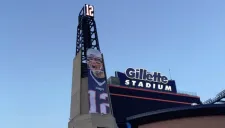 Pancarta gigante de Brady en el Gillette Stadium