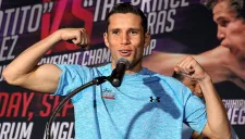 Carlos Cuadras posa durante la conferencia de prensa