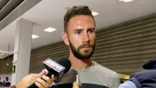 Miguel Layún, en el Aeropuerto Internacional de la Ciudad de México