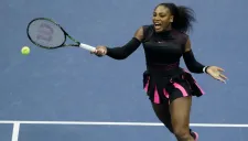 Serena Williams durante el juego frente a Karolina Pliskova