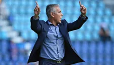 Sergio Bueno dirige un juego de Liga MX