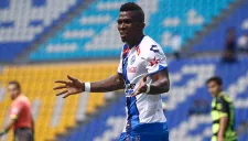 Franco Arizala reclama una acción en juego de Puebla