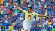 Silvio Romero celebra su segundo gol del partido frente a Cruz Azul
