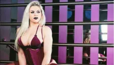 Danny Morais posa para una sesión fotográfica