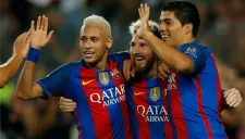 Messi, Neymar y Suárez festejan un tanto en Camp Nou