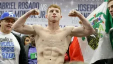 Saúl 'Canelo' Álvarez en la ceremonia de pesaje en el AT&amp;T Stadium