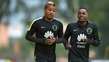Michael Arroyo y Renato Ibarra, durante un entrenamiento del América