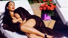 Kim Kardashian posa para sesión de fotos