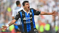 Édgar Benítez festejando gol contra Monterrey en Apertura 2016