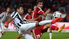 Marco Fabián dispara en juego del Eintracht Frankfurt