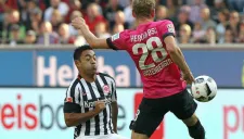 Marco Fabián, en el partido contra el Hertha Berlín