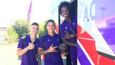 Carlos Salcedo posa junto a sus compañeros de la Fiorentina