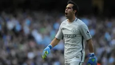 Claudio Bravo celebra una anotación del Manchester City