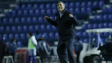 Tomás Boy realiza baile en juego de Cruz Azul