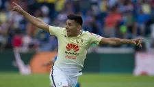 Silvio Romero celebra su gol frente a Cruz Azul