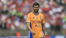 Andre Pierre Gignac, el artillero Tigre camina en la cancha