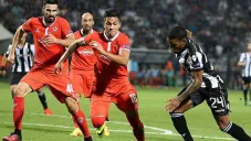 Carlos Salcedo defendiendo los colores de la Fiorentina