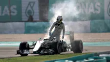 Lewis Hamilton abandona el GP de Malasia