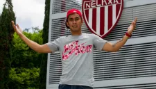 Isijara posa para sesión de fotos