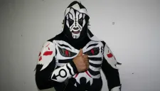 El luchador L.A Park previo a un combate como independiente