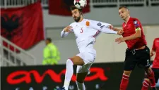 Piqué durante el partido frente a Albania