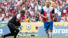 Bofo celebra su gol en el Clásico de Leyendas