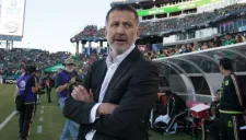 Juan Carlos Osorio antes del inicio de un juego del Tri