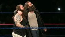 Bray Wyatt y Luke Harper después de la lucha en No Mercy